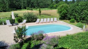 chiquedou piscine extérieur de la maison de vacances